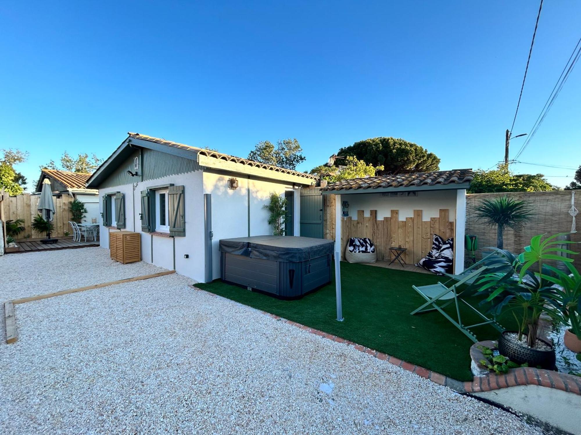 Holiday home L Oustalet Maison Avec Proche Serignan